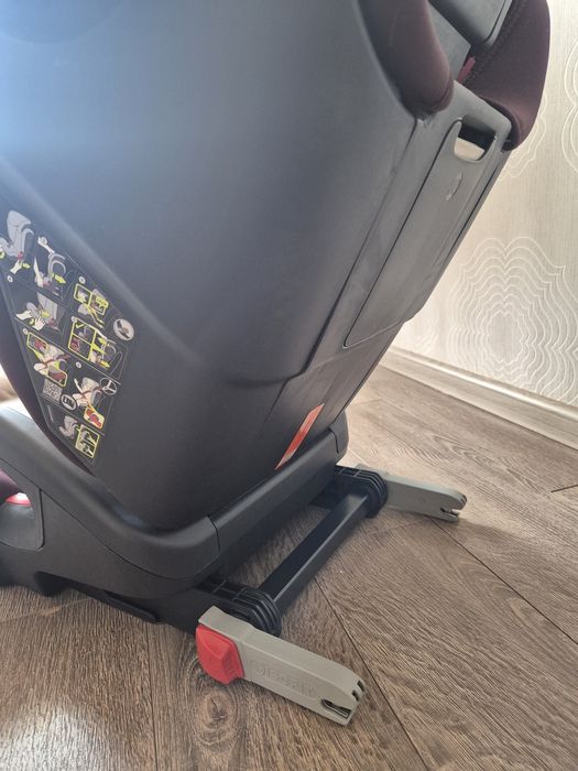 Автокрісло Britax-Romer Kidfix III M +захисний килимок в авто