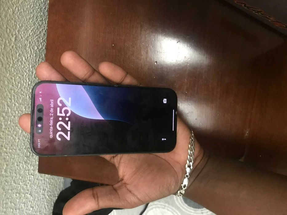 Iphone 15 pro com ainda esta com garantia da loja (2 anos)