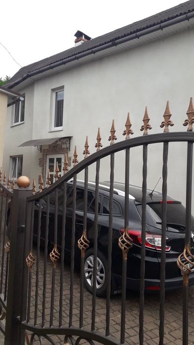 Здається 2-ох поверховий будинок з всіма зручностями в центрі с. Поляна. с