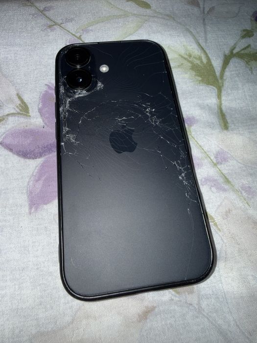 iPhone 16 128GB Preto - Traseira partida