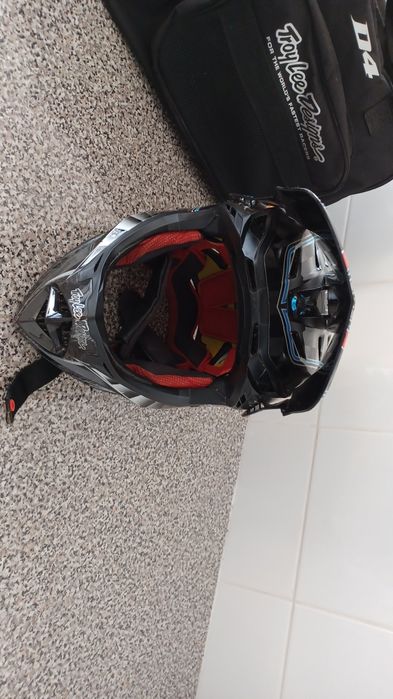 Capacete troylee designs D4 carbono