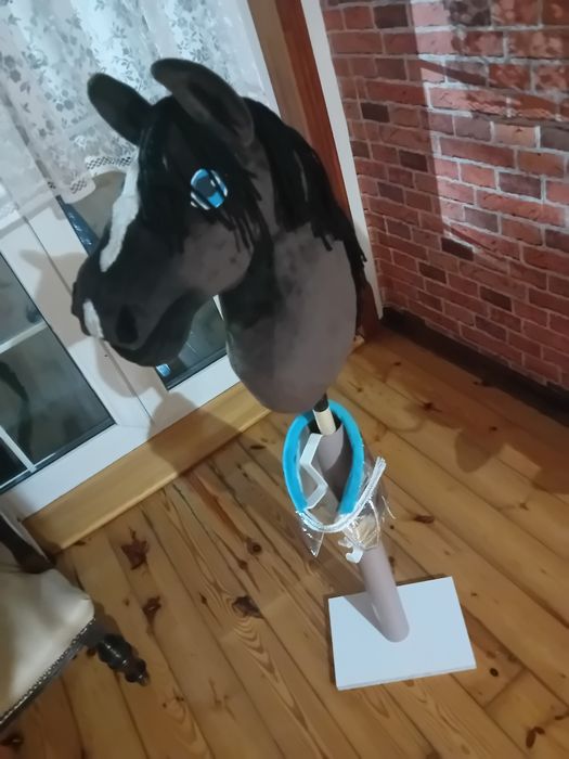 Hobby horse gniady z odmianą