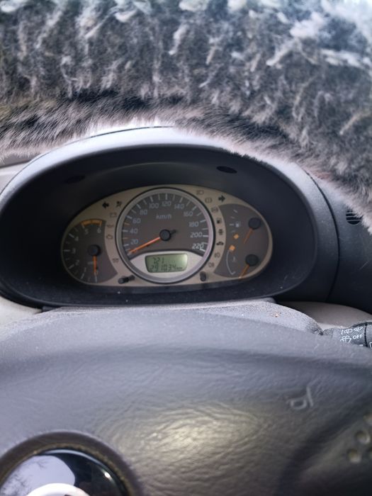 Nissan Almera Tino 2003 photo 3