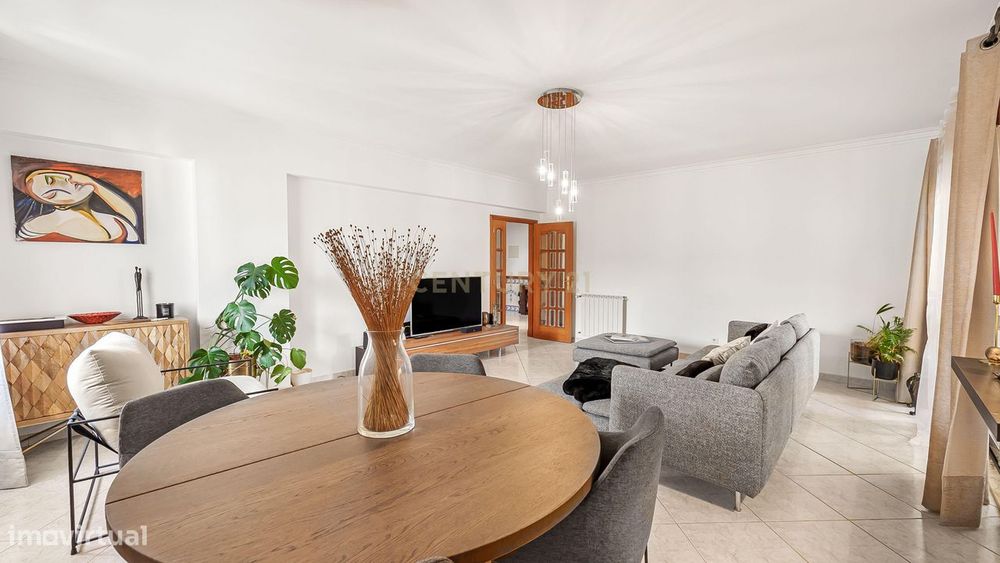 Apartamento T2 com Box e vista rio