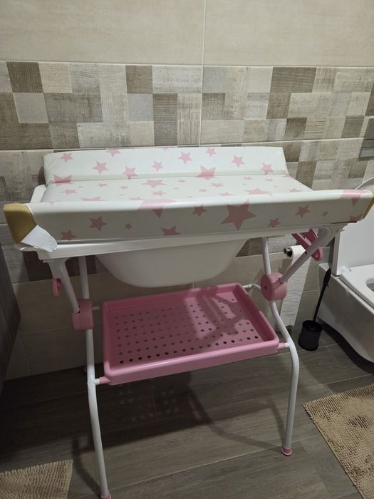 Movel muda fraldas e com banheira
