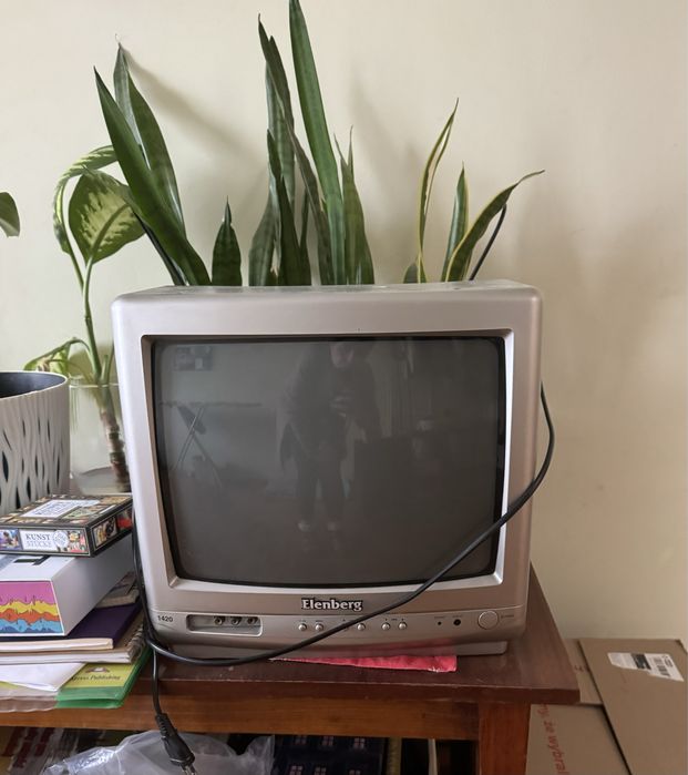 Маленький телевізор Elenberg 1420