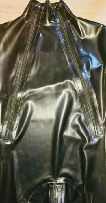 736/ Czarny L ODRĘKI LATEX CHLOROWANY Kombinezon pierś zamki catsuit