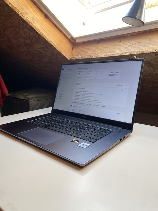 Huawei MateBook D15 –  8GB RAM / 256GB SSD