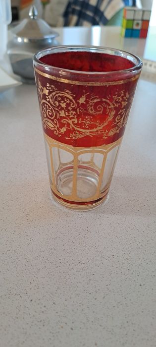 Copo antigo com dourado