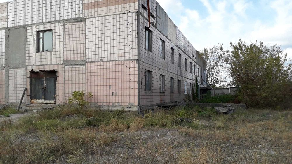 здам в оренду будівлю з підвалом