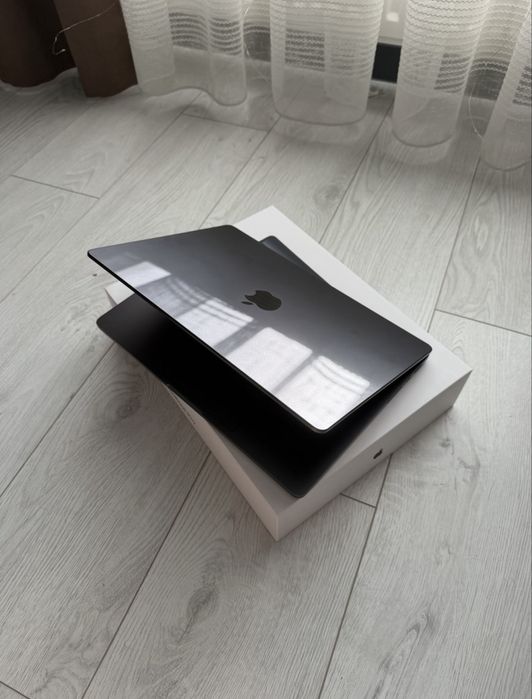 MacBook Pro M4 Space Black, 16 GB / 512 GB