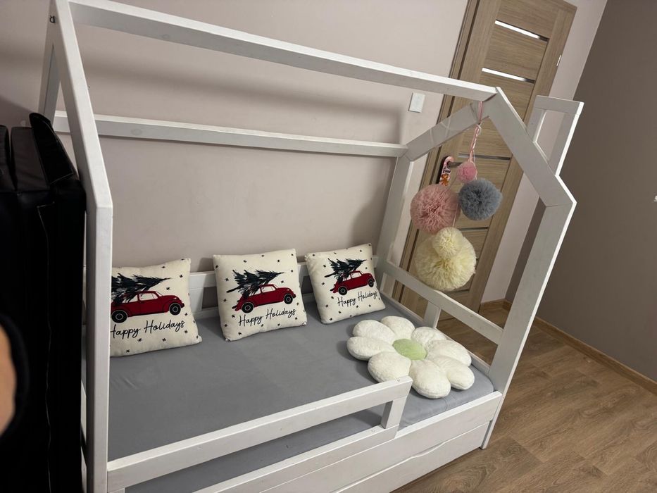 Łóżko domek dla dzieck z litego drewna