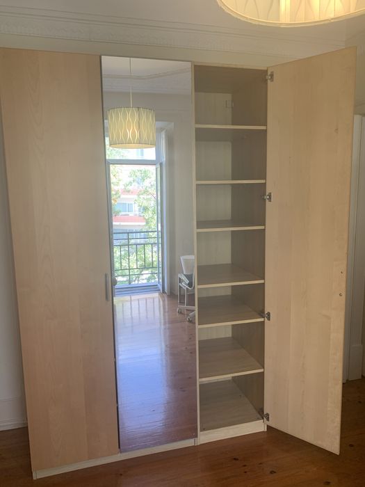 Roupeiro Ikea composto por 2 módulos