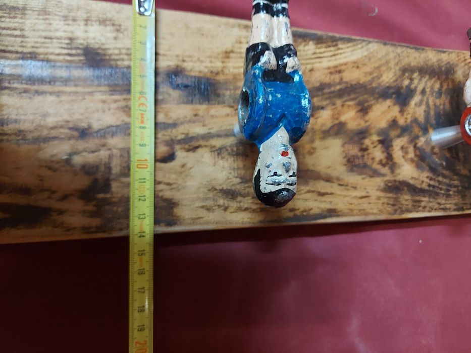 Cabide de parede com matraquilhos