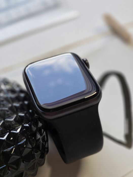 Apple Watch SE (2-го покоління, GPS + Cellular)