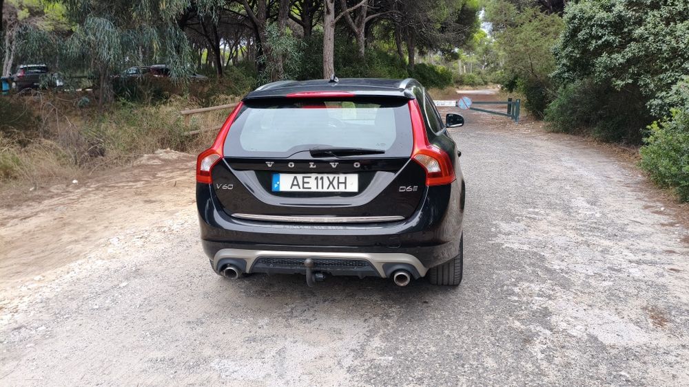 Volvo V60 D6 Plugin R-Design IVA dedutível