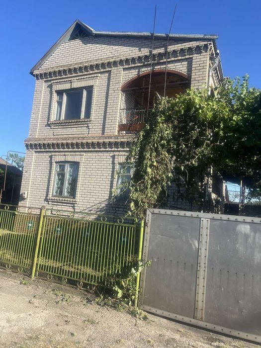 Продам дом  р-н Дружбы, ул. Батьківщини ( бывшая Родины) "Сертификат можна.