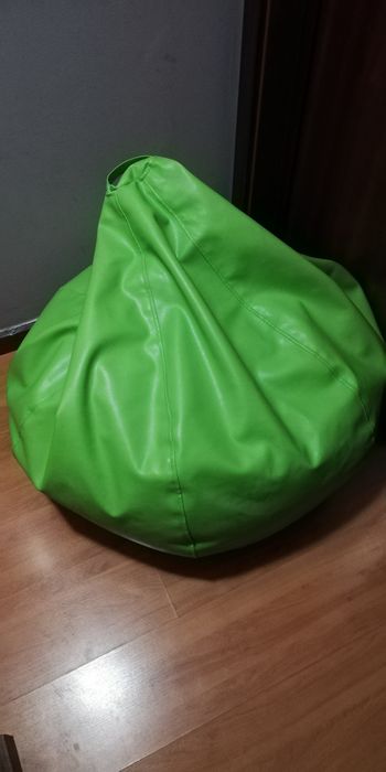 Vendo puff em pele cor verde 
Confor