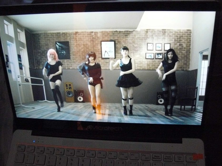 Laptop w pudełku oryginalnym jak nowy kompletny ultracieńki