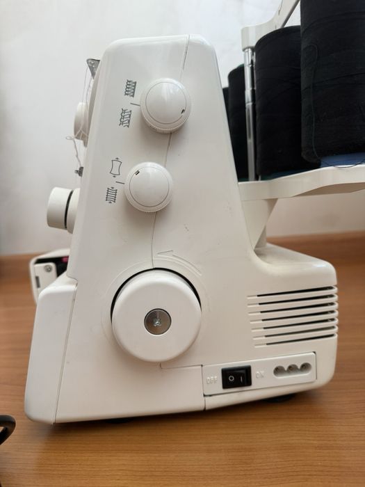 Оверлок Janome 210D
