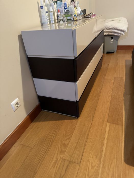 Quarto de casal completo em lacado e madeira , tons castanho e beje