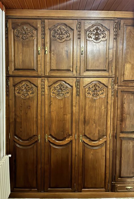 Conjunto roupeiro, espelho, cômoda e mesas de cabeceira madeira maciça