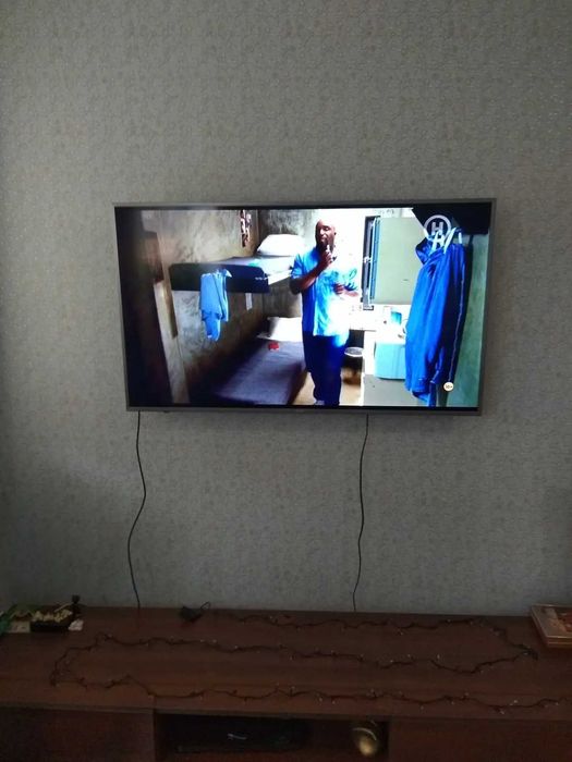 Наклонное крепление кронштейн для телевизора 32-55 дюймов