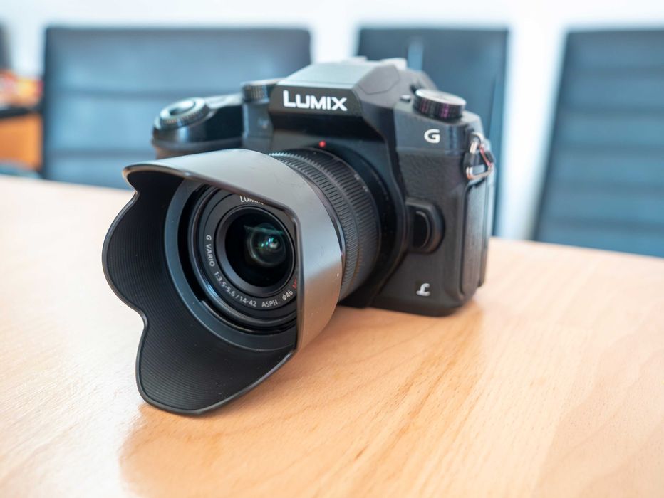 Lumix G80, obiektyw 14-42mm F3.5-5.6, 3 baterie - stan bardzo dobry