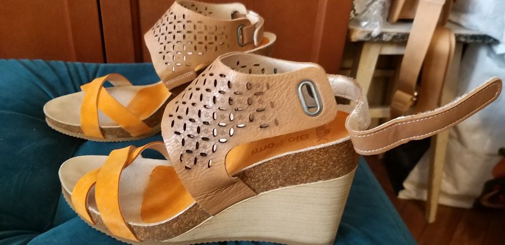 Sandaly nikbutik na koturnie