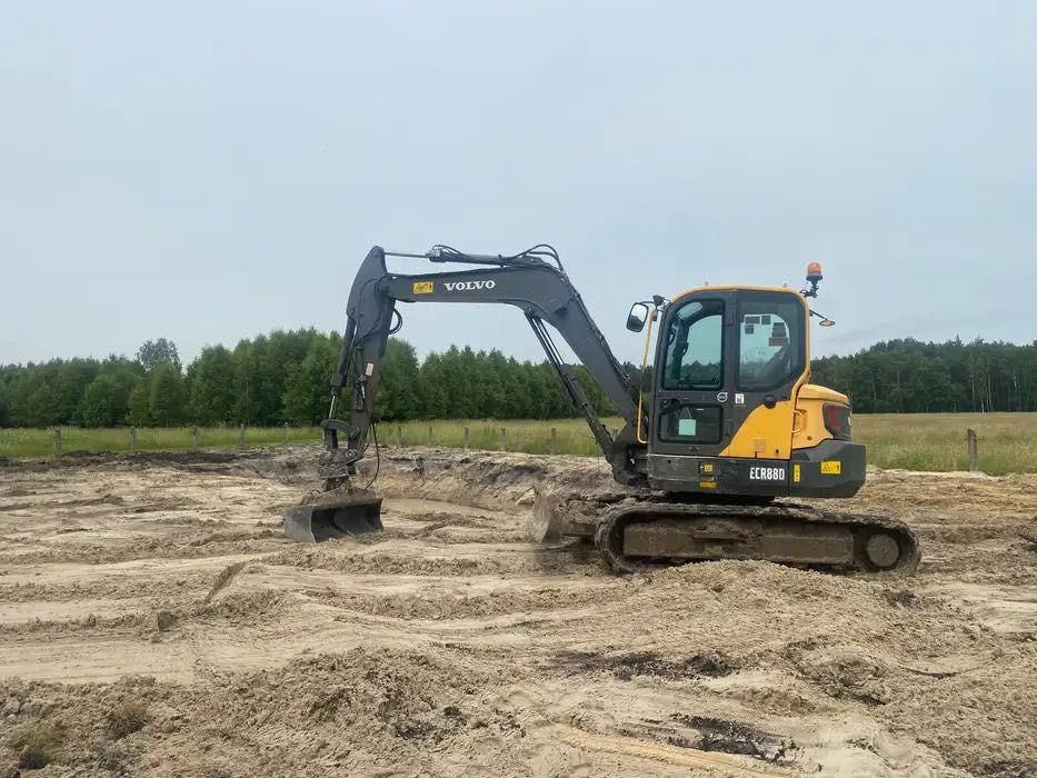 Usługi koparkami i ciężarówkami