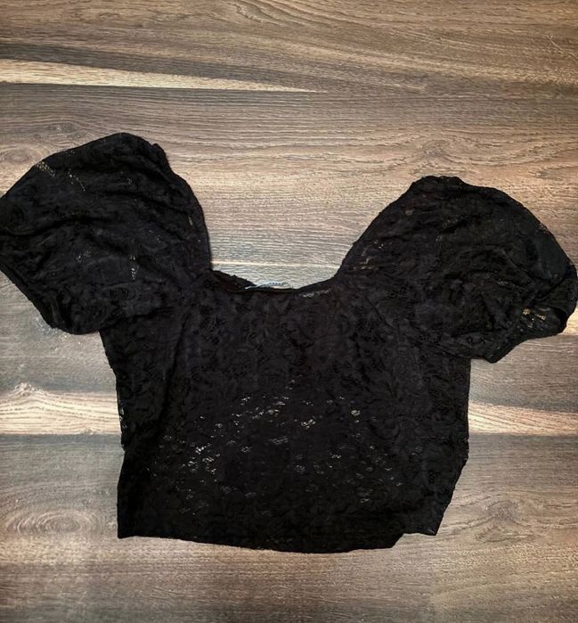 czarna koronkowa bluzka/crop top Reserved