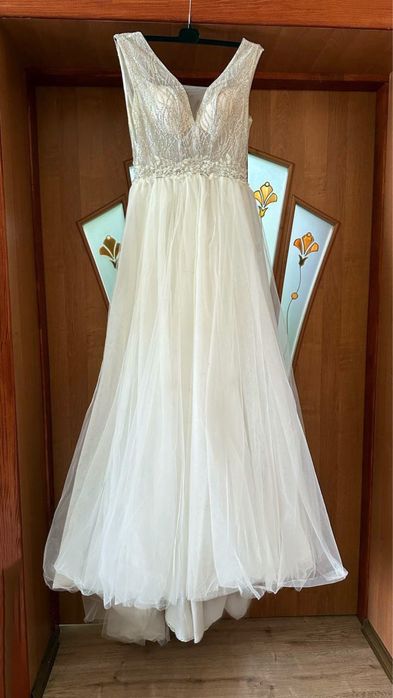 Продам весільну сукню