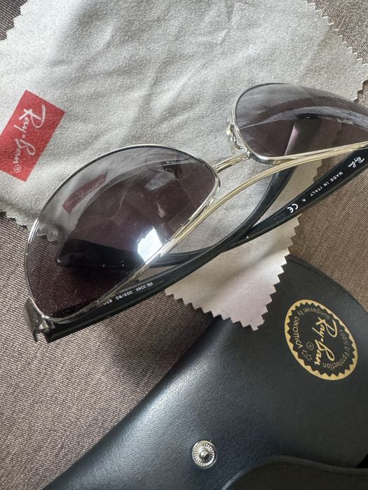 Ray . Ban Vendo oculos novos so usei uma vez de achei que a mim nao me ficavam muito bem e comprei uns Carrera ficavam me melhor. Vendo para despachar