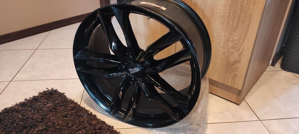 1x felga MAM RS3 Black Painted 19' (minimalnie wgięty rant)