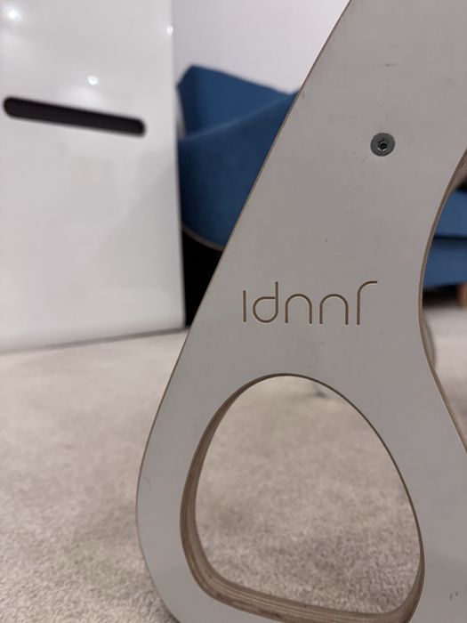 Drewniany bujak Montessorii