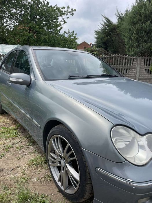 Авто для військових Mercedes-Benz c220 2004 рік автомат