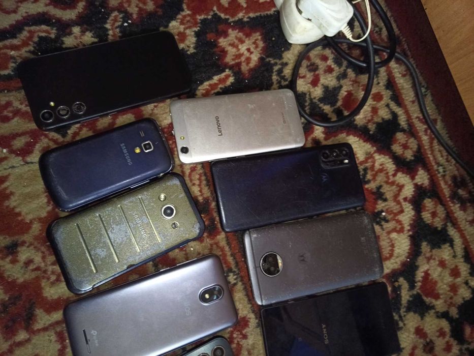 Smartfony uszkodzone sztuk 11