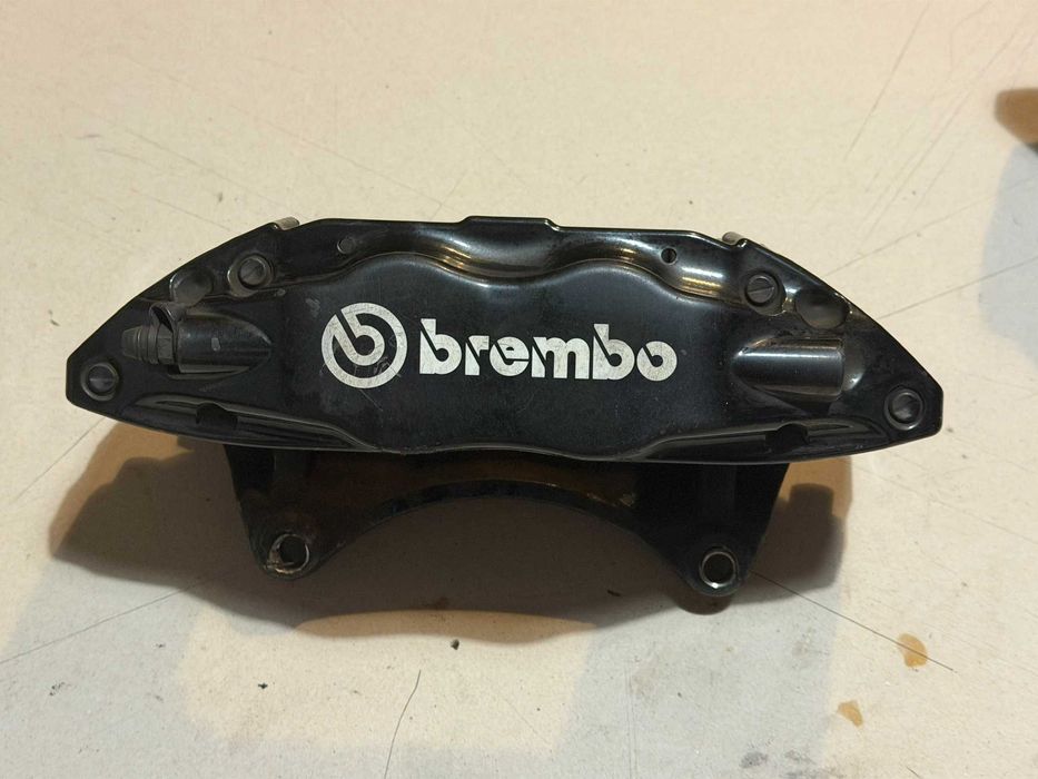 Zaciski przednie Subaru Brembo z Legacy Tuned by STi Impreza Forester