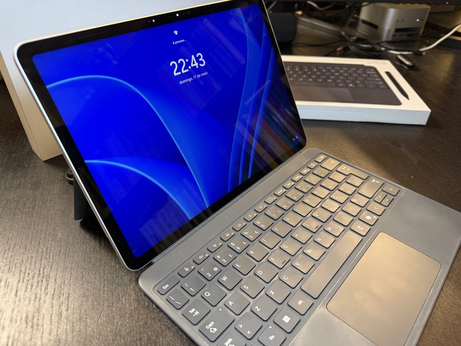 Microsoft Surface Pro 12 Snapdragon X Plus 16GB/512GB — Como Novo