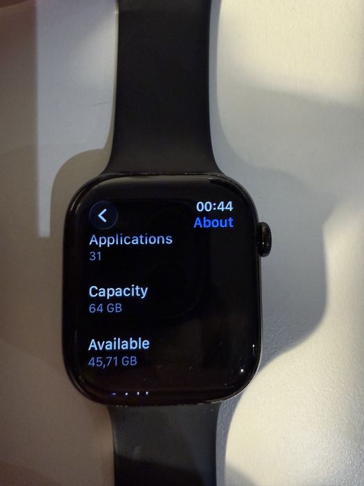 Apple Watch Series 10 (46mm, GPS) Jet Black Aluminum — pełen zestaw