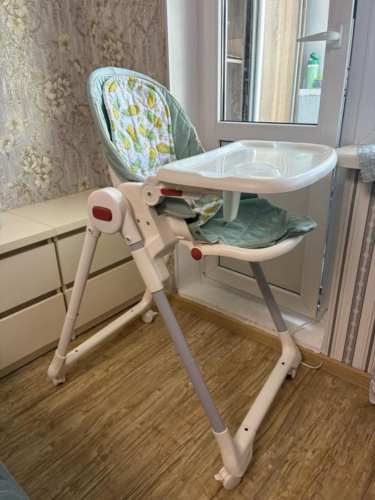 Столик для годування