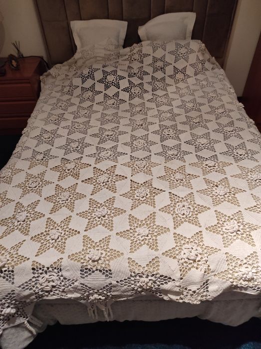 Vendo colcha em crochê, padrão em estrela