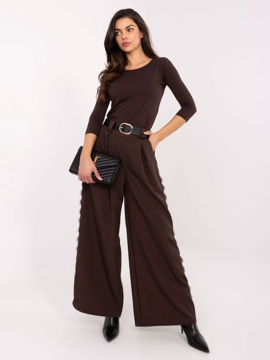 Ciemnobrązowe spodnie ITALY MODA z koronkowymi lampasami – eleganckie