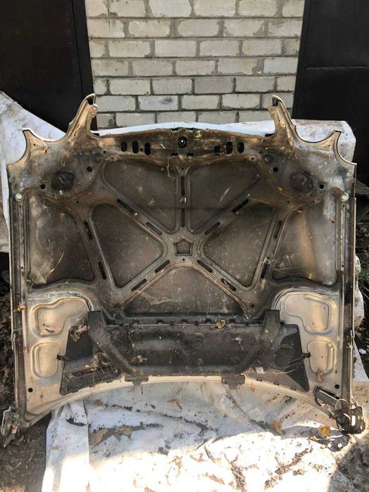 Капот Mercedes-Benz W210