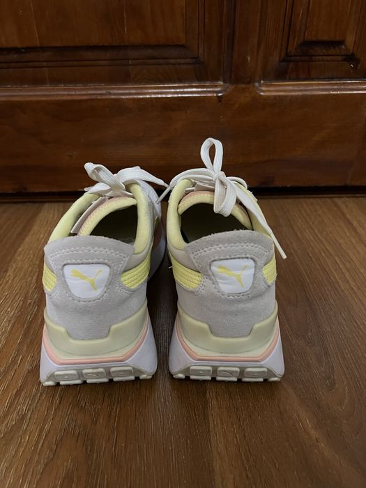 Продам жіночі кросівки Puma