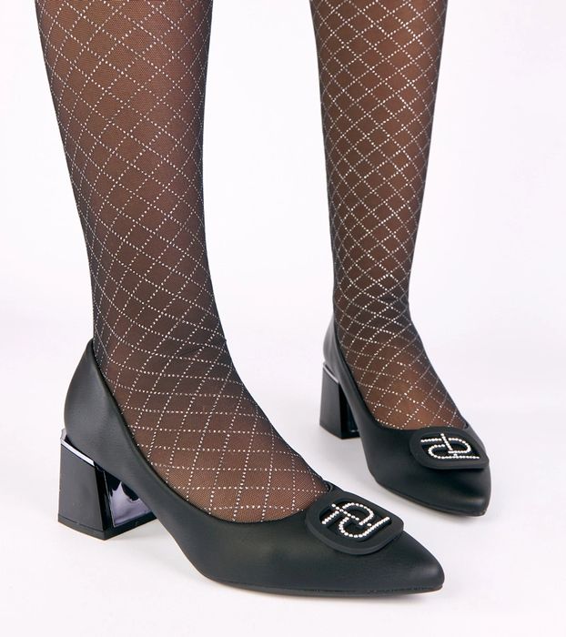 Czarne czółenka na słupku zdobione cyrkoniami Merla