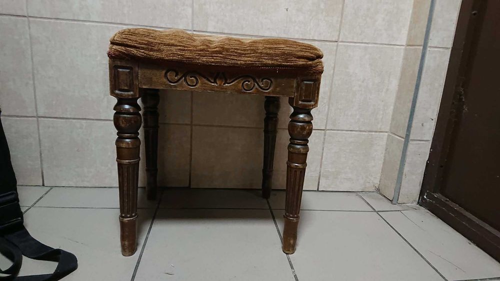 taboret w stylu Biedermeier