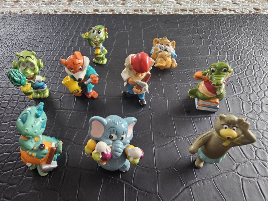 Kinder niespodzianka figurki kolekcjonerskie