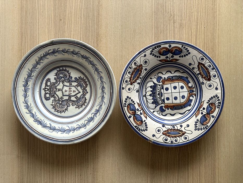 Pratos de louça decorativos antigos