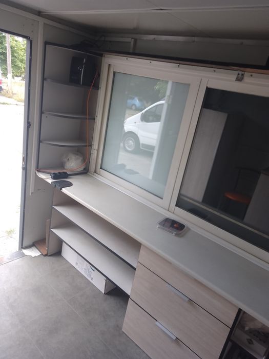 Торговий причіп, кав'ярня.